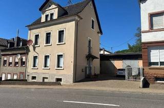 Haus kaufen in Britter Straße 5, 66693 Mettlach, Mettlach - 2 Familienhaus mit Großer Werkstatt Garagen Perfekt für Autoschrauber