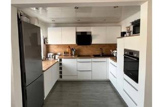 Wohnung kaufen in 33729 Bielefeld, Bielefeld - Sanierte 3-Zi.-ETW mit Einbauküche, Kamin & Stellplatz