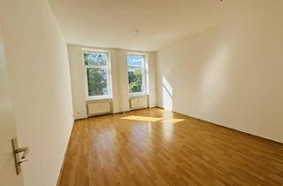 Wohnung kaufen in 12489 Berlin, Berlin - Bezugsfreie Altbauwohnung mit Balkon zum ruhigen Innenhof nahe S-Bhf Adlershof!