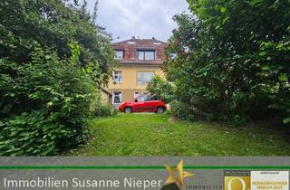 Haus kaufen in 42659 Solingen, Solingen - Freistehendes 3-Familienhaus mit zwei beziehbaren Wohneinheiten auf 1.734 m² Grundstück