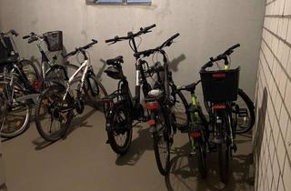 Wohnung kaufen in Parkstraße 12, 51371 Hitdorf, 3 Zimmer Wohnung mit Außenstellplatz in Leverkusen-Hitdorf