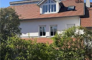 Mehrfamilienhaus kaufen in Lerchenweg 12a, 89275 Elchingen, Mehrfamilienhaus mit Garage und Stellplatz – Wohnen oder investieren dank freiem DG