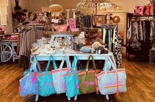 Gewerbeimmobilie mieten in 23683 Scharbeutz, gut laufende Boutique in Scharbeutz gegen Abstand abzugeben