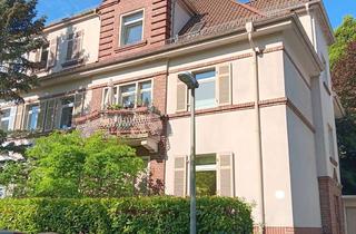 Wohnung kaufen in 76133 Weststadt, Stilvolle, ruhig gelegene vier Zimmer Altbau Wohnung mit Terrasse in der Weststadt