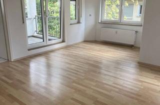 Wohnung mieten in Leonberger Str. 24/1, 71229 Leonberg, Exklusive, modernisierte 2,5-Zimmer-Wohnung mit Balkon EBK und Loggia in Leonberg