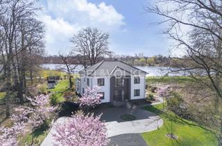 Villa kaufen in 22949 Ammersbek, Wohnen am Wasser: Moderne Luxusvilla auf großzügigem Seegrundstück