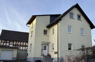 Haus kaufen in Zur Hoor, 35075 Gladenbach, Modernisiertes EFH mit Einliegerwohnung & PV | frei 225 m2