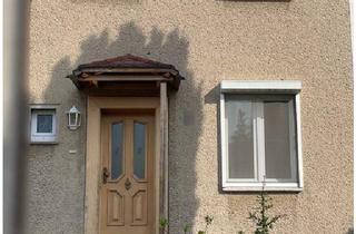 Reihenhaus kaufen in 06118 Halle, Halle (Saale) - Reihenmittelhaus mit großem Grundstück in Frohen Zukunft Halle