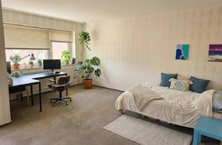 Wohnung kaufen in 38120 Weststadt, Braunschweig: Vermietete 2-Zimmer-Wohnung mit Loggia – Renovierungsobjekt mit viel Potenzial.