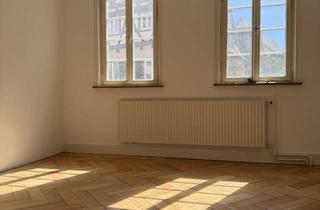 Wohnung kaufen in 71063 Sindelfingen, Exklusive 2,5-Zimmer-Stadtwohnung im historischen Amtshaus mitten in der Sindelfinger Altstadt