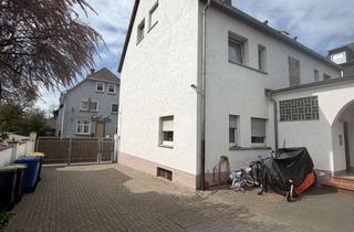 Wohnung kaufen in 61118 Bad Vilbel, *Vermietete ETW in einem Dreifamilienhaus* 2.OG/DG