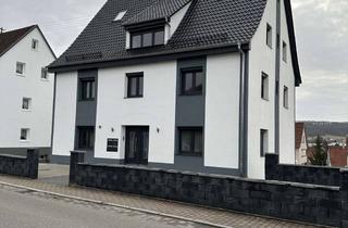 Wohnung mieten in Bismarckstrasse 19, 78549 Spaichingen, Moderne, helle Dachgeschosswohnung mit Einbauküche & Stellplatz – ideal für 1 Person