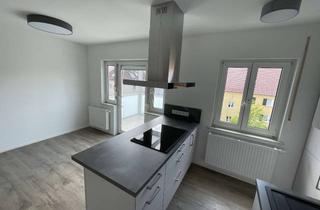 Wohnung mieten in Von-Richthofen-Straße 31, 86159 Hochfeld, Kernsanierte Wohnung: neue EBK mit Insel, neue Fenster, Böden, Fliesen, sowie Heizung