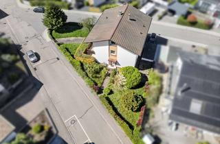 Haus kaufen in 76456 Kuppenheim, Renovierungsbedürftiges Zweifamilienhaus in top Lage von Kuppenheim mit Garagen und Garten