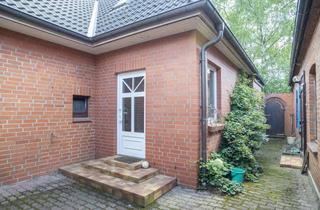Haus kaufen in 21481 Lauenburg, 2 Häuser zum Preis von einem + herrlicher Garten