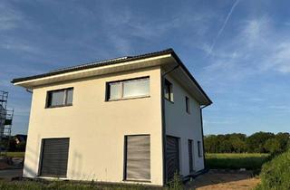 Haus mieten in Am Burggraben 15, 53913 Swisttal, Freistehender Neubau KfW 40+ mit PV, Einbauküche, Garage & Garten – 15 Min Bonn/Hardthöhe