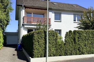 Haus kaufen in Pfarrer-Huckschlag-Weg 13, 33758 Schloß Holte-Stukenbrock, Zweifamilienhaus mit Garten nahe Ortskern Stukenbrock
