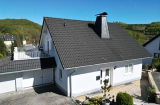 Haus kaufen in 59939 Olsberg, Top-Lage im Sauerland: Flexibles Ein-/Zweifamilienhaus mit Einliegerwohnung