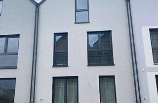 Reihenhaus kaufen in Anne-Frank-Straße, 93096 Köfering, QNG 40-Zuhause mit viel Platz in einem modernen Reihenhaus in Köfering