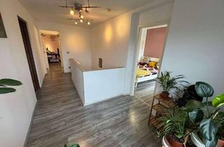 Haus kaufen in 47228 Hochemmerich, Großzügiges Reihenendhaus mit vermieteter Einliegerwohnung, Garten, Balkon und Kamin