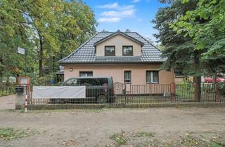 Einfamilienhaus kaufen in 15537 Erkner, Bezugsfreies Einfamilienhaus mit Nebengebäude, großem Garten & Pool – vielseitig nutzbar!