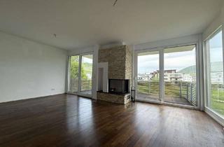 Wohnung kaufen in 72555 Metzingen, Lichtdurchflutete Wohnung mit herrlichem Weitblick auf Weinberge und Albtrauf
