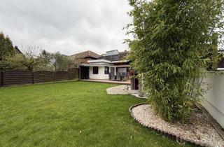 Wohnung kaufen in 53229 Holzlar, Kernsaniertes Eigenheim für Ihre kleine Familie - in zweiter Reihe mit ca. 200 m² Gartenidylle