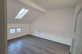 Wohnung mieten in Laaker Straße 61, 47137 Mittelmeiderich, Helle 3-Zimmer-Dachgeschosswohnung mit 93 m² in ruhiger Lage in Duisburg-Mittelmeiderich