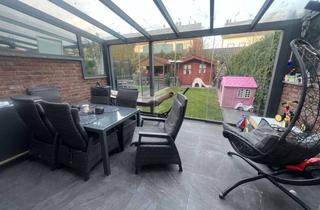 Reihenhaus kaufen in 46117 Osterfeld-Ost, Modernes Reihenhaus mit Fußbodenheizung, zwei Garagen, Wintergarten und EBK in Oberhausen