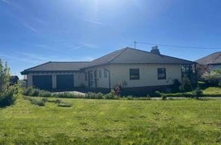Haus kaufen in 56288 Bell, Bungalow voller Licht, Leben und Weitblick - mit Garten und Doppelgarage