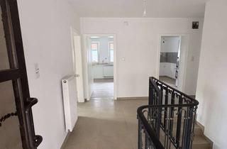 Haus mieten in 53859 Niederkassel, Modernes Wohnen: Bungalow mit Garten in ruhiger Wohnanlage