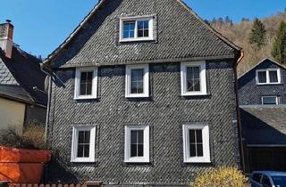 Haus kaufen in 98744 Oberweißbach, Schwarzatal - Haus mit 2 Wohnungen, teil-vermietet, Eigennutzung Kapitalanlage