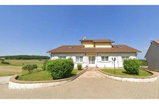 Mehrfamilienhaus kaufen in Schwerdorff, 66780 Rehlingen-Siersburg, Rehlingen Siersburg - Charmanter Bungalow in ruhiger Lage mit schöner Ausblick