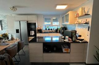 Wohnung kaufen in 78713 Schramberg, Schramberg - 4 Zimmer Erdgeschosswohnung mit TG und Garten