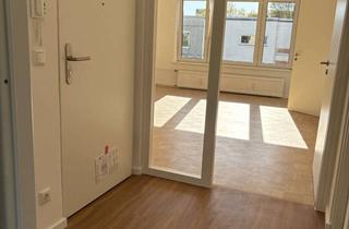 Wohnung kaufen in 22339 Hummelsbüttel, Provisionsfrei: Sanierte 2-Zi.-Wohnung mit Stellplatz – Endetage Hummelsbüttel