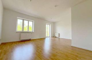 Wohnung mieten in Scherbergplatz, 08371 Glauchau, Familienwohnung mit großem Wohnbereich und Balkon - auch WG-geeignet!