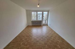 Wohnung mieten in Magdeburger Straße, 86169 Hammerschmiede, Modernisierte, helle 4-Zimmerwohnung mit Loggia in der Hammerschmiede zu vermieten