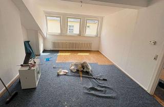 Wohnung mieten in Bergerstraße 157, 60385 Nordend-Ost, *Berger Straße* 2-Zimmer-Dachgeschosswohnung mit EBK