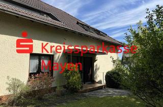 Haus kaufen in 56179 Vallendar, Freistehendes 2-Familienhaus m. Loggia, Terrasse, Garten, Garage u. Stellpl