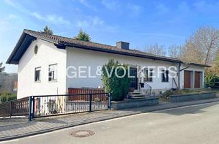 Haus kaufen in 35792 Löhnberg, Großzügiges Ein- bis Zweifamilienhaus mit Terrasse in begehrter Aussichtslage