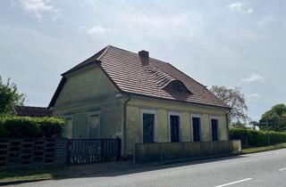 Haus kaufen in 19069 Zickhusen, Baudenkmal Chausseehäuschen - Sanierungsprojekt mit Geschichte
