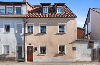 Haus kaufen in 92690 Pressath, Geräumiges Stadthaus mit Solaranlage in Innenstadtlage