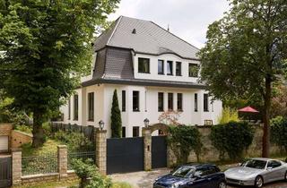 Villa kaufen in 14169 Zehlendorf, Architektonisches Unikat: Luxuriöse Altbauvilla mit Einliegerwohnung & Salzwasseraußenpool