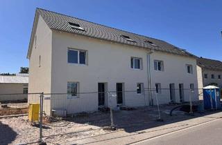 Haus mieten in Bahnhofplatz 14, 76461 Muggensturm, Modernes Reihenmittelhaus mit Garten, Terrasse & nachhaltiger Energieausstattung
