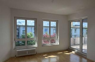 Wohnung mieten in Quedlinburger Straße 16, 12627 Hellersdorf, Familien-Apartment mit Balkon und Wannenbad in Helle Mitte!