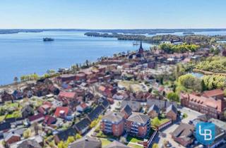 Wohnung kaufen in 24306 Plön, Mitten in Plön! Tolle 3-Zimmer-Wohnung mit Terrasse im Grünen, Balkon und Fahrstuhl