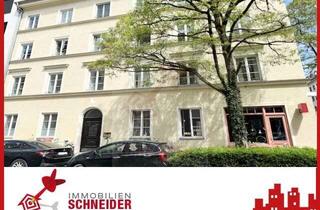 Wohnung kaufen in 80333 Maxvorstadt, IMMOBILIEN SCHNEIDER - bezugsfreie denkmalgeschützte 2 Zi.- Altbauwohnung mit Balkon in bester Lage