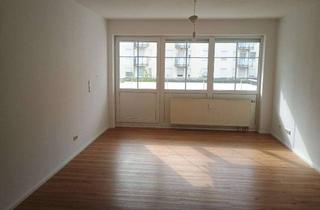 Wohnung mieten in Scholtzestraße 11, 08523 Plauen, *!TOP ANGEBOT!* Schöne 2-Raum-Wohnung mit EBK, Balkon & Aufzug - WE37