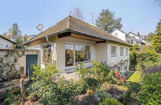 Haus kaufen in 53343 Wachtberg, Stilvoller Walmdachbungalow mit Einliegerwohnung und Ausbaureserve