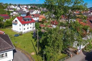 Mehrfamilienhaus kaufen in 65719 Hofheim am Taunus, Großzügiges Mehrfamilienhaus mit weitläufigem Grundstück und erheblichem Entwicklungsspielraum